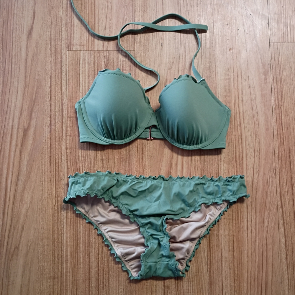 Shade & Shore Green Ruffled Bikini Set